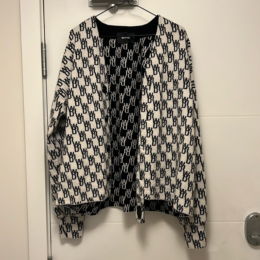 We11done logo-knit button-up
Cardigan